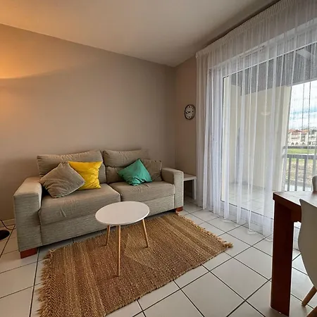 Avec Terrasse Proche Et Parking Gratuit - Fr-1-239-955 * Urrugne